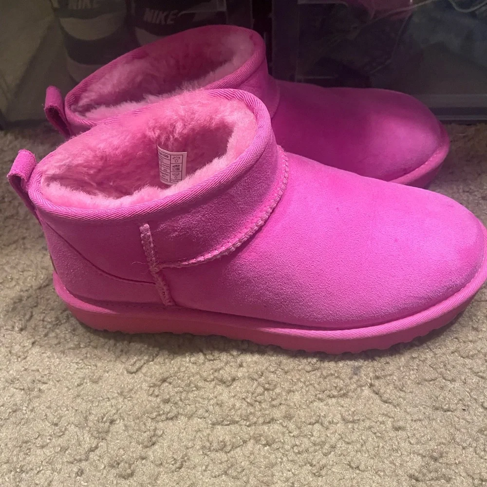 Pink uggs - Picture 2 of 3